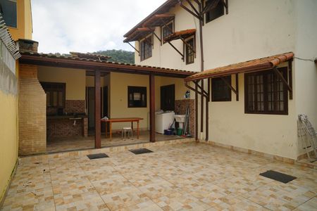 Casa para alugar com 205m², 4 quartos e 4 vagas Casa para alugar com 205m², 4 quartos e 4 vagasQuintal