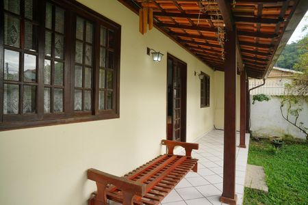 Casa para alugar com 205m², 4 quartos e 4 vagas Casa para alugar com 205m², 4 quartos e 4 vagasVaranda
