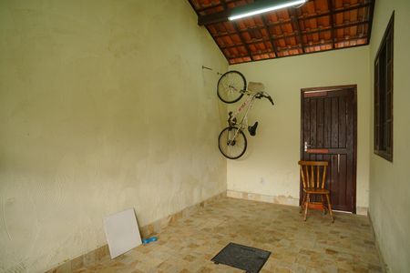 Garagem de casa para alugar com 4 quartos, 205m² em São José de Imbassai, Maricá