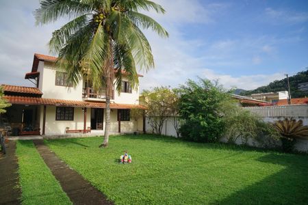 Casa para alugar com 205m², 4 quartos e 4 vagas Casa para alugar com 205m², 4 quartos e 4 vagasQuintal