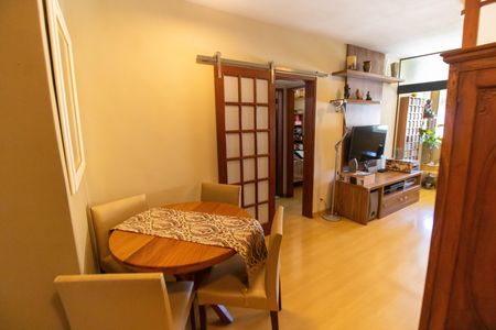 Apartamento à venda com 75m², 2 quartos e 1 vaga Apartamento à venda com 75m², 2 quartos e 1 vagaSala