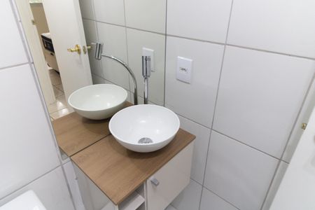 Apartamento para alugar com 46m², 2 quartos e 1 vaga Apartamento para alugar com 46m², 2 quartos e 1 vagaBanheiro