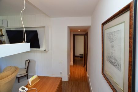 Casa de condomínio à venda com 750m², 4 quartos e 4 vagas Casa de condomínio à venda com 750m², 4 quartos e 4 vagasSuíte Principal