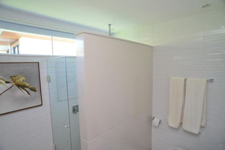 Casa de condomínio à venda com 750m², 4 quartos e 4 vagas Casa de condomínio à venda com 750m², 4 quartos e 4 vagasBanheiro Suíte Principal