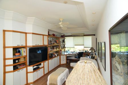 Casa de condomínio à venda com 750m², 4 quartos e 4 vagas Casa de condomínio à venda com 750m², 4 quartos e 4 vagasSala de Apoio