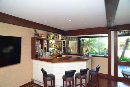 Casa de condomínio à venda com 750m², 4 quartos e 4 vagas Casa de condomínio à venda com 750m², 4 quartos e 4 vagasBar
