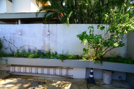 Casa de condomínio à venda com 750m², 4 quartos e 4 vagas Casa de condomínio à venda com 750m², 4 quartos e 4 vagasExternas