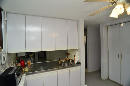 Casa de condomínio à venda com 750m², 4 quartos e 4 vagas Casa de condomínio à venda com 750m², 4 quartos e 4 vagasCozinha