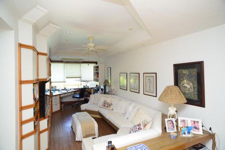 Casa de condomínio à venda com 750m², 4 quartos e 4 vagas Casa de condomínio à venda com 750m², 4 quartos e 4 vagasSala de Apoio