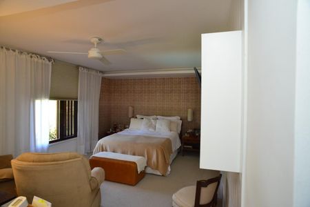 Casa de condomínio à venda com 750m², 4 quartos e 4 vagas Casa de condomínio à venda com 750m², 4 quartos e 4 vagasSuíte Principal