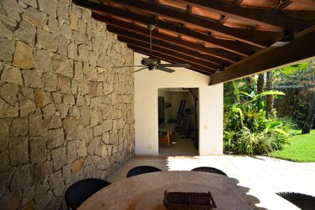 Casa de condomínio à venda com 750m², 4 quartos e 4 vagas Casa de condomínio à venda com 750m², 4 quartos e 4 vagasEspaço Gourmet