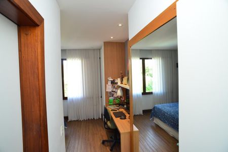 Casa de condomínio à venda com 750m², 4 quartos e 4 vagas Casa de condomínio à venda com 750m², 4 quartos e 4 vagasSuíte 1