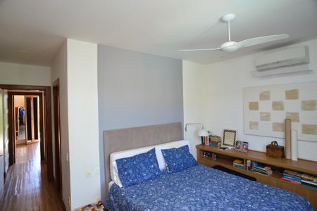 Casa de condomínio à venda com 750m², 4 quartos e 4 vagas Casa de condomínio à venda com 750m², 4 quartos e 4 vagasSuíte 1