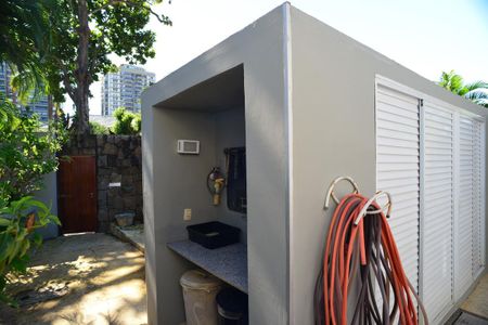 Casa de condomínio à venda com 750m², 4 quartos e 4 vagas Casa de condomínio à venda com 750m², 4 quartos e 4 vagasExternas