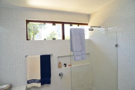 Casa de condomínio à venda com 750m², 4 quartos e 4 vagas Casa de condomínio à venda com 750m², 4 quartos e 4 vagasBanheiro Escritório
