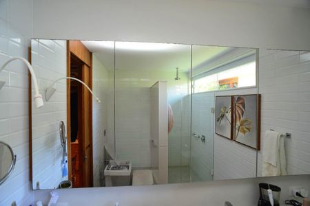 Casa de condomínio à venda com 750m², 4 quartos e 4 vagas Casa de condomínio à venda com 750m², 4 quartos e 4 vagasBanheiro Suíte Principal