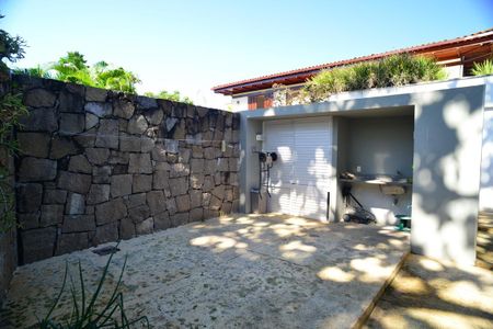 Casa de condomínio à venda com 750m², 4 quartos e 4 vagas Casa de condomínio à venda com 750m², 4 quartos e 4 vagasExternas