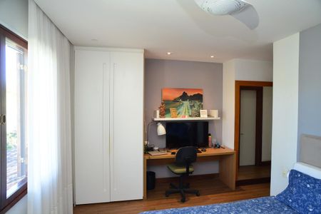 Casa de condomínio à venda com 750m², 4 quartos e 4 vagas Casa de condomínio à venda com 750m², 4 quartos e 4 vagasSuíte 1