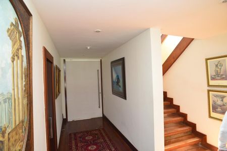 Casa de condomínio à venda com 750m², 4 quartos e 4 vagas Casa de condomínio à venda com 750m², 4 quartos e 4 vagasHall Social