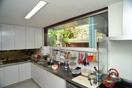 Casa de condomínio à venda com 750m², 4 quartos e 4 vagas Casa de condomínio à venda com 750m², 4 quartos e 4 vagasCozinha