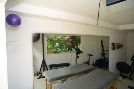Casa de condomínio à venda com 750m², 4 quartos e 4 vagas Casa de condomínio à venda com 750m², 4 quartos e 4 vagasAcademia