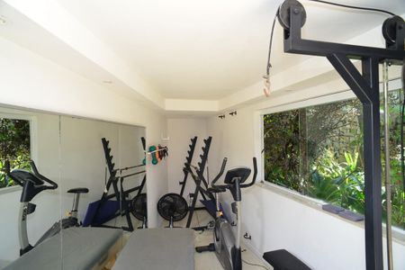 Casa de condomínio à venda com 750m², 4 quartos e 4 vagas Casa de condomínio à venda com 750m², 4 quartos e 4 vagasAcademia