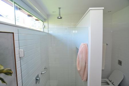 Casa de condomínio à venda com 750m², 4 quartos e 4 vagas Casa de condomínio à venda com 750m², 4 quartos e 4 vagasBanheiro Suíte Principal