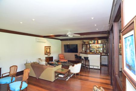 Sala de Estar de casa de condomínio à venda com 4 quartos, 750m² em Barra da Tijuca, Rio de Janeiro