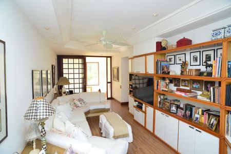 Casa de condomínio à venda com 750m², 4 quartos e 4 vagas Casa de condomínio à venda com 750m², 4 quartos e 4 vagasSala de Apoio