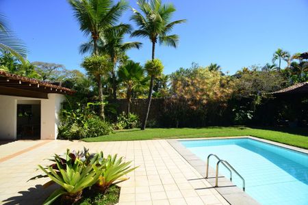 Casa de condomínio à venda com 750m², 4 quartos e 4 vagas Casa de condomínio à venda com 750m², 4 quartos e 4 vagasExternas