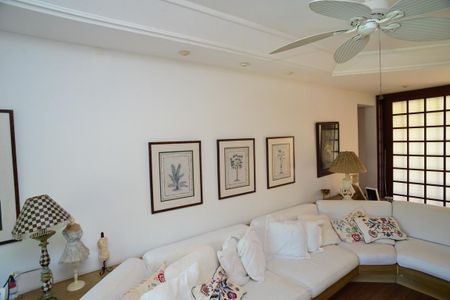 Casa de condomínio à venda com 750m², 4 quartos e 4 vagas Casa de condomínio à venda com 750m², 4 quartos e 4 vagasSala de Apoio