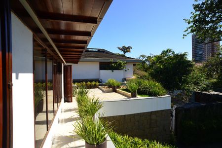 Casa de condomínio à venda com 750m², 4 quartos e 4 vagas Casa de condomínio à venda com 750m², 4 quartos e 4 vagasVaranda Superior
