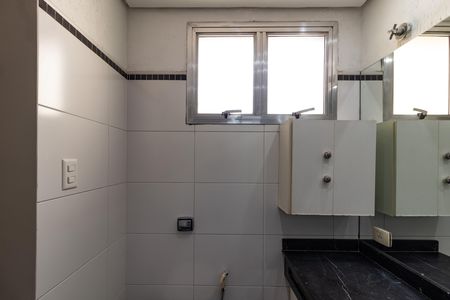 Apartamento para alugar com 130m², 3 quartos e 1 vaga Apartamento para alugar com 130m², 3 quartos e 1 vagaBanheiro da Suíte 1