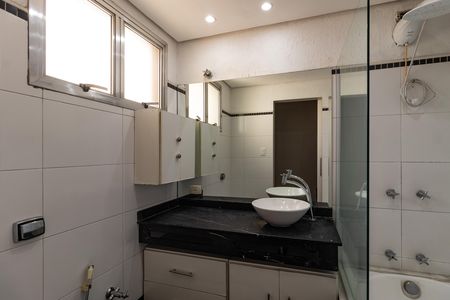 Banheiro da Suíte 1 de apartamento para alugar com 3 quartos, 130m² em Perdizes, São Paulo