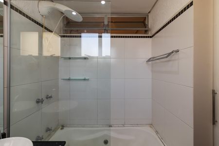 Apartamento para alugar com 130m², 3 quartos e 1 vaga Apartamento para alugar com 130m², 3 quartos e 1 vagaBanheiro da Suíte 1
