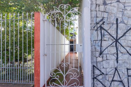 Entrada Lateral de casa à venda com 2 quartos, 128m² em Vila Guedes, São Paulo