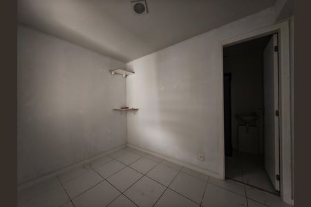 Apartamento à venda com 156m², 4 quartos e 2 vagas Apartamento à venda com 156m², 4 quartos e 2 vagasQuarto de Serviço