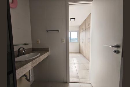 Apartamento à venda com 156m², 4 quartos e 2 vagas Apartamento à venda com 156m², 4 quartos e 2 vagasBanheiro da Suíte 2