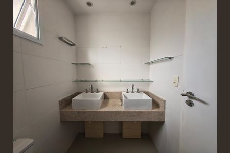 Apartamento à venda com 156m², 4 quartos e 2 vagas Apartamento à venda com 156m², 4 quartos e 2 vagasBanheiro da Suíte 1