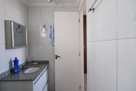 Banheiro da Suíte de apartamento para alugar com 3 quartos, 74m² em Vila Carrão, São Paulo