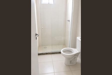 Banheiro de apartamento para alugar com 2 quartos, 48m² em Mantiquira, Duque de Caxias