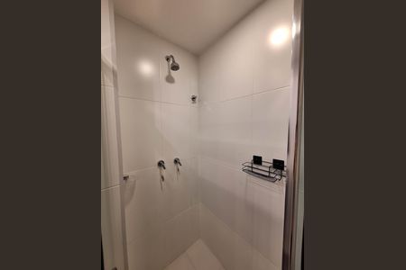 Banheiro de kitnet/studio para alugar com 1 quarto, 30m² em Ingá, Niterói