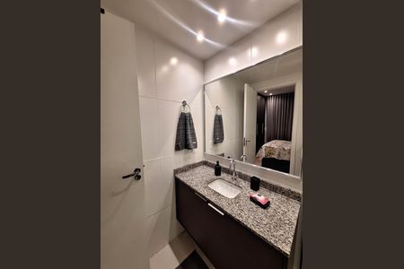 Banheiro de kitnet/studio para alugar com 1 quarto, 30m² em Ingá, Niterói