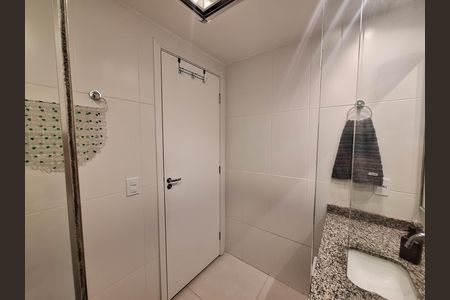 Banheiro de kitnet/studio para alugar com 1 quarto, 30m² em Ingá, Niterói