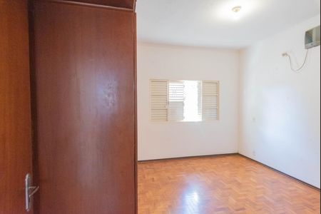 Casa para alugar com 130m², 2 quartos e 3 vagas Casa para alugar com 130m², 2 quartos e 3 vagasQuarto 1