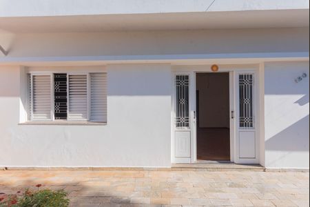 Casa para alugar com 130m², 2 quartos e 3 vagas Casa para alugar com 130m², 2 quartos e 3 vagasFachada