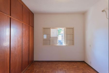 Casa para alugar com 130m², 2 quartos e 3 vagas Casa para alugar com 130m², 2 quartos e 3 vagasQuarto 1