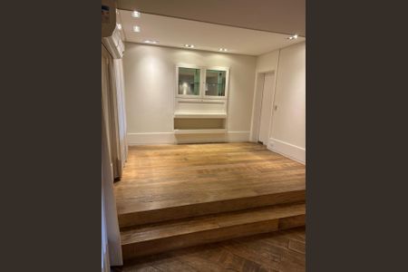 Apartamento para alugar com 220m², 3 quartos e 3 vagas