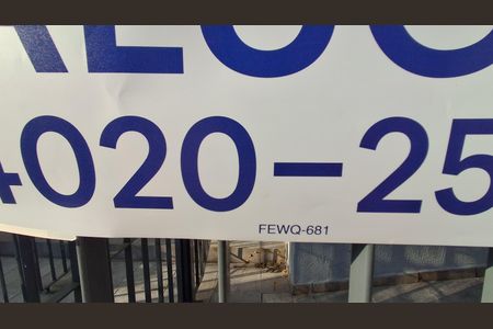 Código plaquinha FEWQ-681 de apartamento para alugar com 2 quartos, 64m² em Rudge Ramos, São Bernardo do Campo