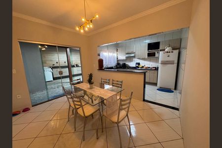 Casa à venda com 175m², 2 quartos e 4 vagas
